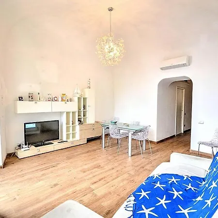 Sleeps 4 Air Con Wifi Appartamento
