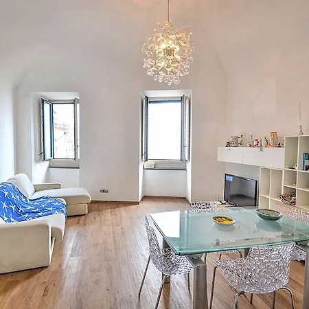 Sleeps 4 Air Con Wifi